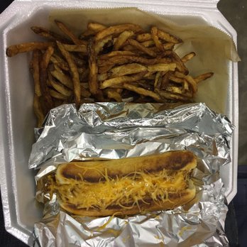 Boone Doggies - Dog with homemade chili - Food Stands Near Me