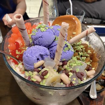 Max's Restaurant - Giant Halo-halo - Filipino Near Me - Bakersfield, California Max's Restaurant - Giant Halo-halo - Filipino Near Me - Bakersfield, California