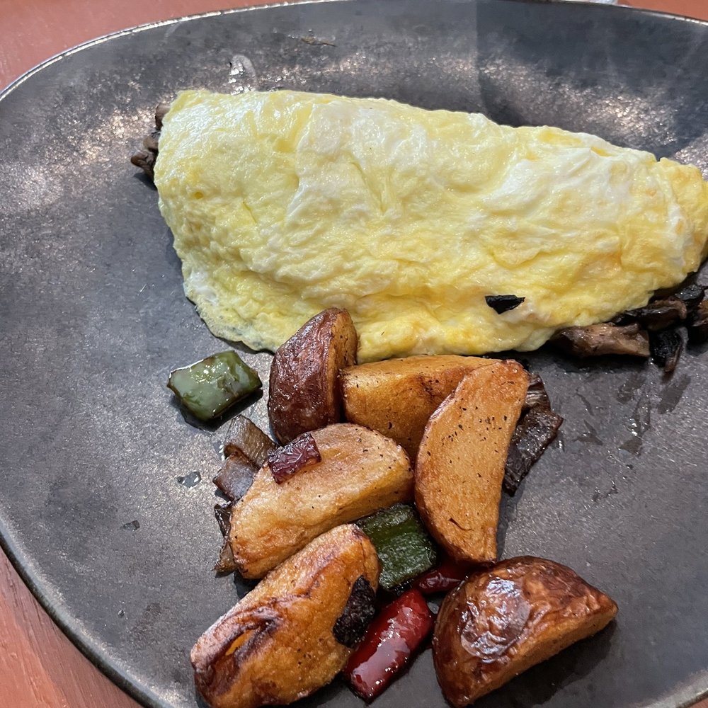 Cafe Mundial - Fresh herb veggie omelet- like a French light cook so yummmmmm - Lounges Near Me - Monrovia, California