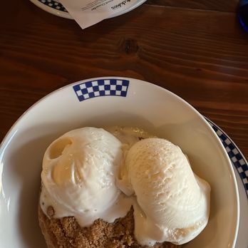 Duke's Seafood - Birthday dessert for moi lol - Seafood Near Me - Seattle, Washington