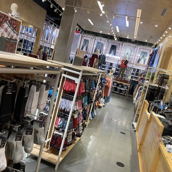 American Eagle Outfitters - Accessories Near Me - Las Vegas, Nevada