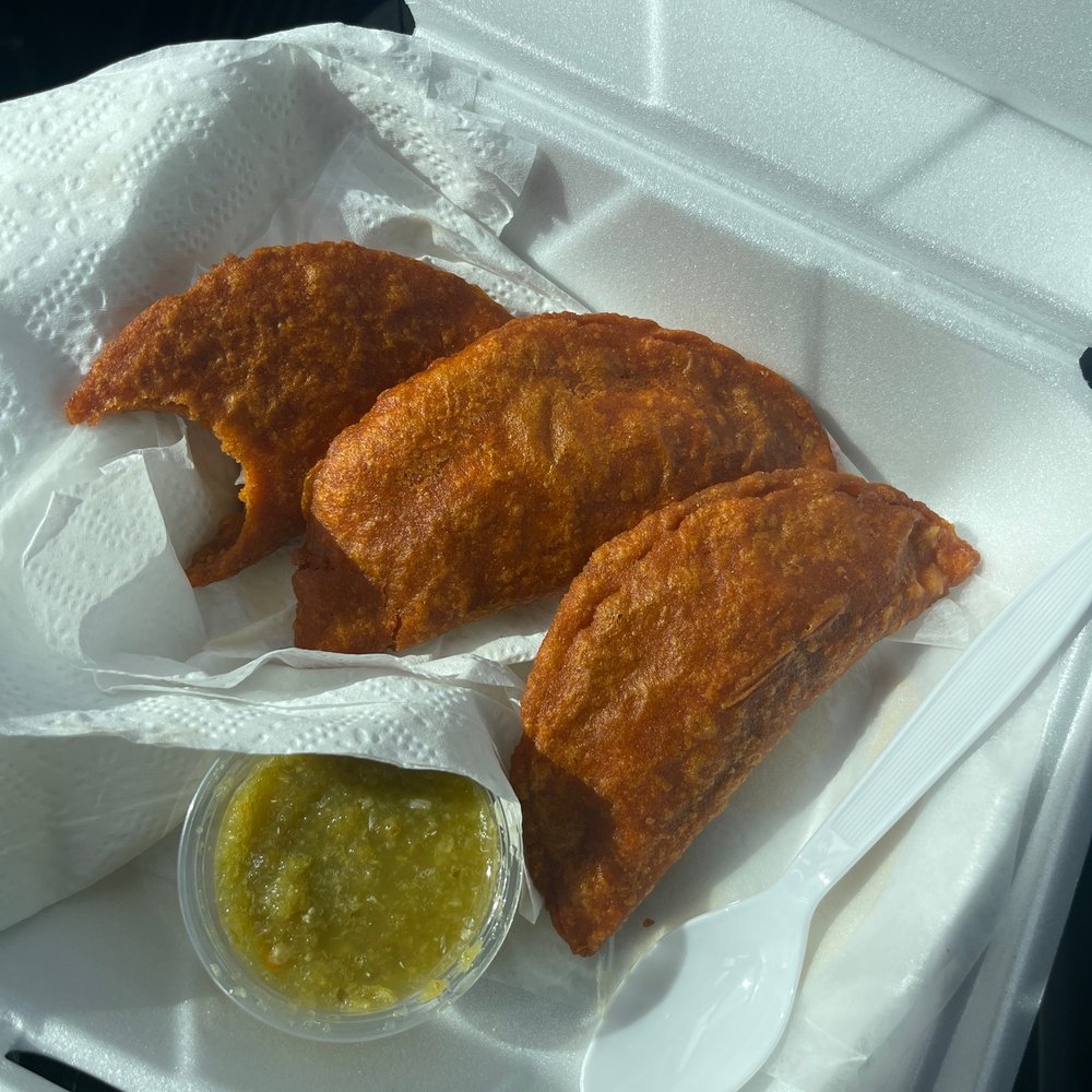 Empanadas de camarón (shrimp pie). Empanadas de camarón (shrimp pie).