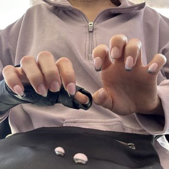 Violet Nails Design - 4 missing nails after ONE day from an $80 manicure - Nail Salons Near Me - Los Angeles, California