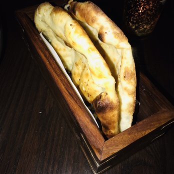 ROOP Chicago Innovative Indian Restaurant & Cocktail Bar - Garlic nAan - Indian Near Me - Chicago, Illinois