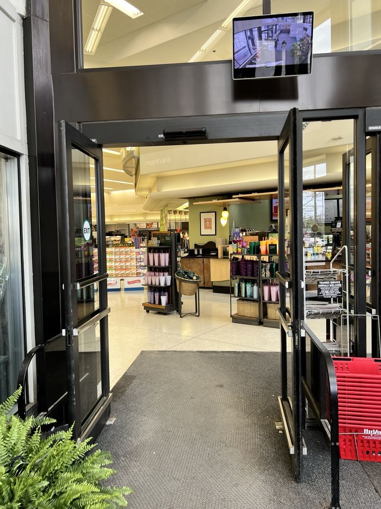 HYVEE Updated August 2024 48 Photos & 31 Reviews 1745 Madison