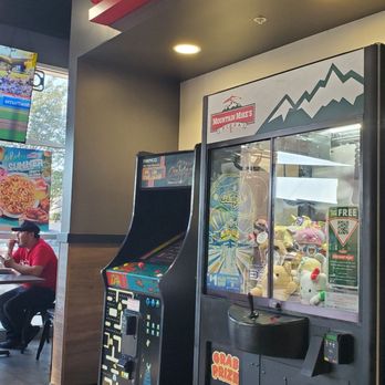 Mountain Mike's Pizza - Arcade thingy, and an game. - Chicken Wings Near Me - Rosemead, California Mountain Mike's Pizza - Arcade thingy, and an game. - Chicken Wings Near Me - Rosemead, California