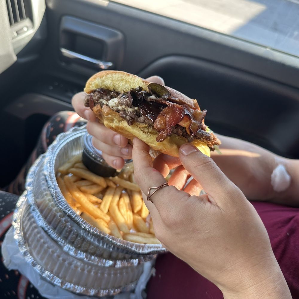 Restaurant 605 - Highland hollow beef - Bars Near Me - Albany, New York