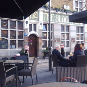 The Blackfriar - Brits draaank outside in the winter - Pubs Near Me - London, XGL The Blackfriar - Brits draaank outside in the winter - Pubs Near Me - London, XGL