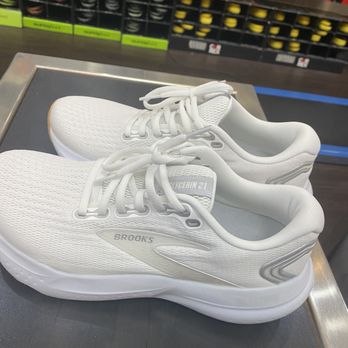 Fleet Feet - Brooks Glycerin 21 (similar, but not deep enough heel for me) - Sports Wear Near Me - Tacoma, Washington