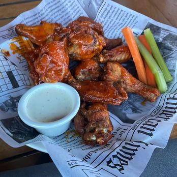 The Common Table - Buffalo hot wings - Sports Bars Near Me - Mckinney, Texas The Common Table - Buffalo hot wings - Sports Bars Near Me - Mckinney, Texas