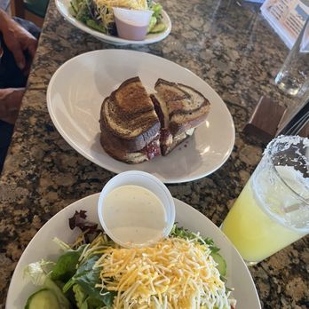 Boondocks Grille & Draft House - Mini Golf Near Me - Summerland Key, Florida
