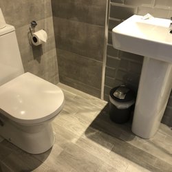 Tatler Jack - Clean bathroom