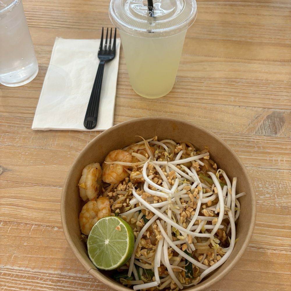 Pad Thai with shrimp! Pad Thai with shrimp!