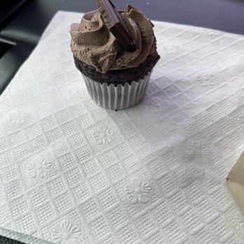 JB Cakes Bakery Bistro - Yummy cupcake - Bakeries Near Me - Rhoadesville, Virginia