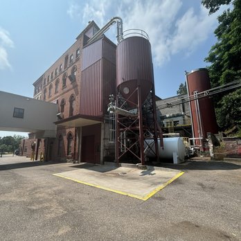 Leinie Lodge - Breweries Near Me - Chippewa Falls, Wisconsin