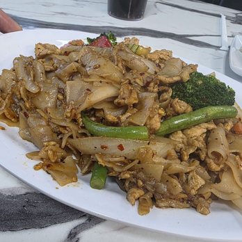 Liang's Thai Food - Thai Near Me - Broomfield, Colorado
