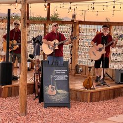Bourbon & Blues Bar - Live music on the patio!