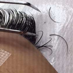 House of Lashes - Individual lash application.