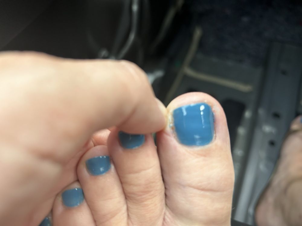 Nails on Ninth - Natural Healthy Nails Logo