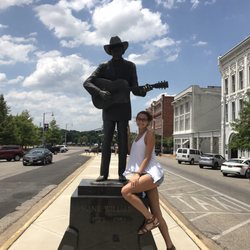 Hank Williams Statue - Hank Williams statue