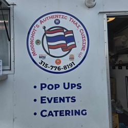 Moonchot's Authentic Thai Cuisine - Food truck