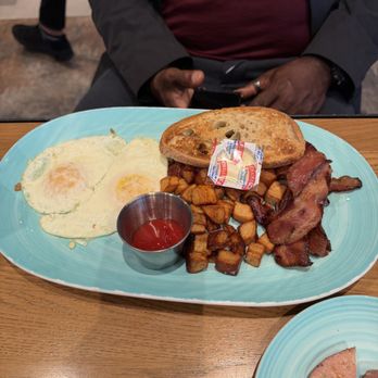 Novecientos Grados - Eggs, potatoes and toast - Bars Near Me - San Diego, California Novecientos Grados - Eggs, potatoes and toast - Bars Near Me - San Diego, California