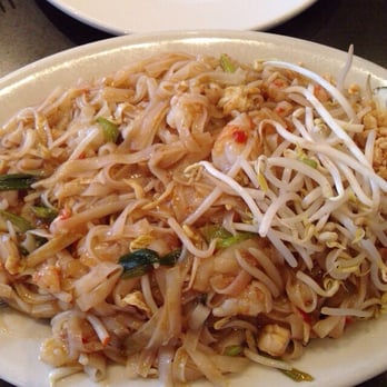 Green Basil Thai Restaurant - Pad Thai a little on the sour side - Thai Near Me - Burnaby, British Columbia Green Basil Thai Restaurant - Pad Thai a little on the sour side - Thai Near Me - Burnaby, British Columbia