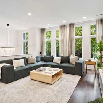 Hayley Westhoff - The Westhoff Group - Oak Club townhome in the Goldcoast, Chicago, IL - Real Estate Agents Near Me - Chicago, Illinois Hayley Westhoff - The Westhoff Group - Oak Club townhome in the Goldcoast, Chicago, IL - Real Estate Agents Near Me - Chicago, Illinois
