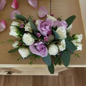 The Dizzy Daisy - Mini coffin spray - Florists Near Me - Orange, California The Dizzy Daisy - Mini coffin spray - Florists Near Me - Orange, California