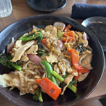 Dok Mali Thai Kitchen - Drunken noodles - Thai Near Me - Portland, Maine Dok Mali Thai Kitchen - Drunken noodles - Thai Near Me - Portland, Maine