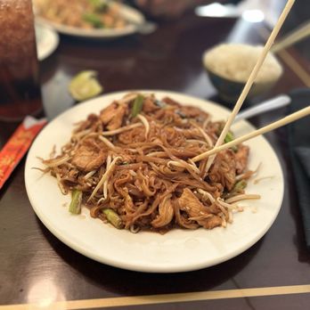 Sakura Sushi - T-12. Pad Thai with chicken - Laotian Near Me - Albuquerque, New Mexico
