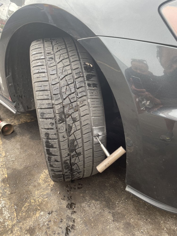 Gallatin Road Tire, Nashville Roadtrippers