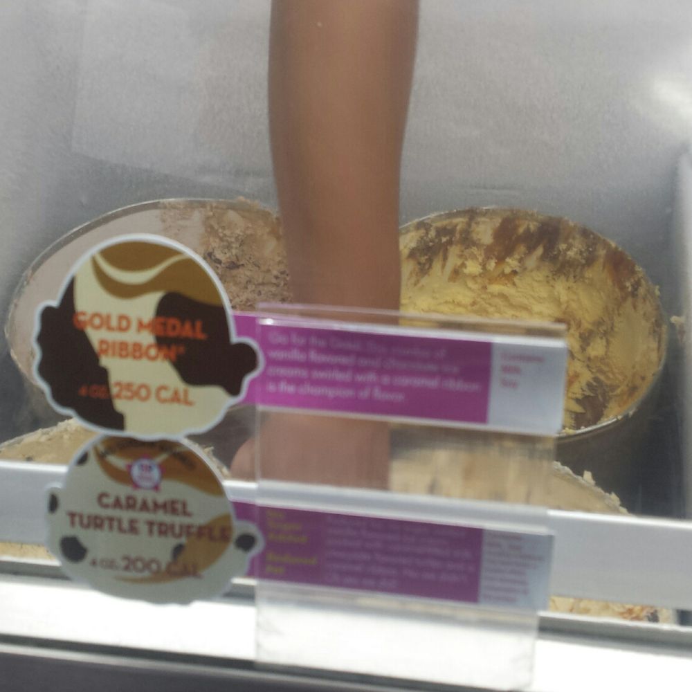 Baskin-Robbins - Da dude is scooping up my ice cream! - Ice Cream & Frozen Yogurt Near Me - Honolulu, Hawaii Baskin-Robbins - Da dude is scooping up my ice cream! - Ice Cream & Frozen Yogurt Near Me - Honolulu, Hawaii
