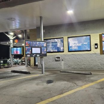 Sonic Drive-In - very quiet parking lot - Fast Food Near Me - Gainesville, Florida