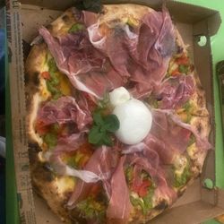 Pizzeria DA Asporto La Bottega Della Pizza - Speck, pesto di basilico, pomodorini e bufala