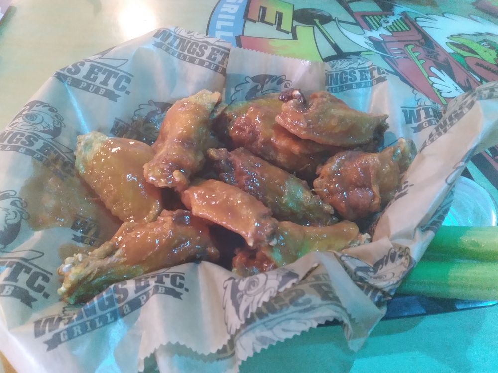 Wings Etc Logo