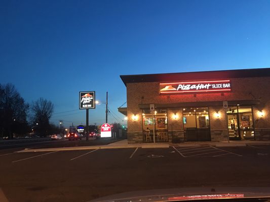 Pizza Hut by null