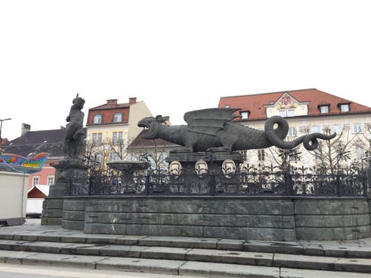 Lindwurmbrunnen by null