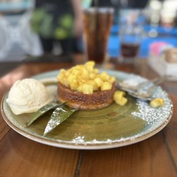 Bahama Breeze - Flaming Pineapple Butter Cake - Bars Near Me - Las Vegas, Nevada Bahama Breeze - Flaming Pineapple Butter Cake - Bars Near Me - Las Vegas, Nevada