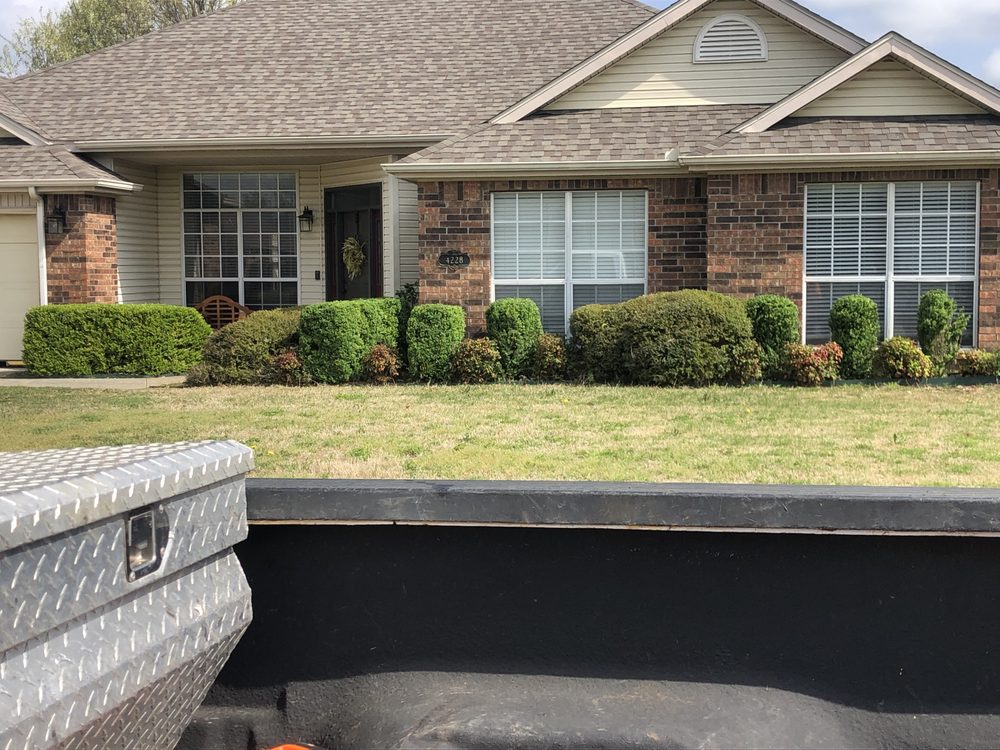 Hilltop Landscaping - tree service in Bethel Heights, AR