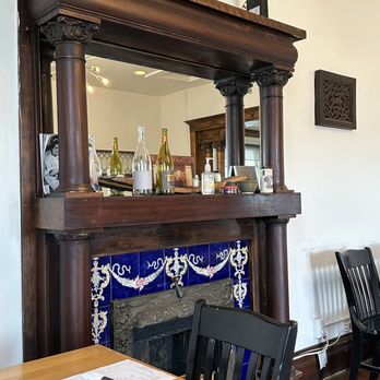 Montauk Bistro - Eating area - Asian Fusion Near Me - Draper, Utah