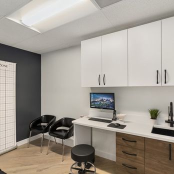 Lakeside Spine and Wellness - Consult and Exam room - Chiropractors Near Me - Renton, Washington Lakeside Spine and Wellness - Consult and Exam room - Chiropractors Near Me - Renton, Washington