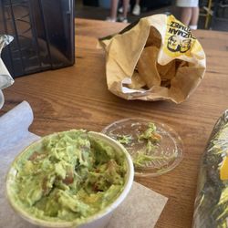 Guzman y Gomez - Chips and guac