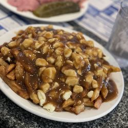 Snowdon Deli - Poutine