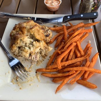 Claddagh Pub - Chicken Chesapeake and sweet potato fries - Irish Pub Near Me - Baltimore, Maryland