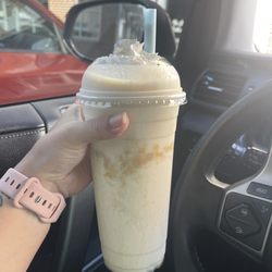 Caramel cheesecake shake