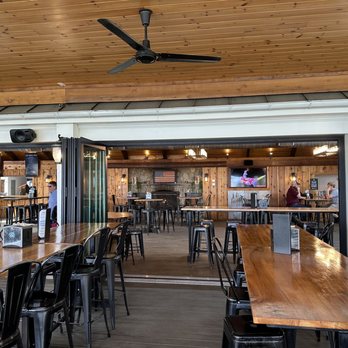 Bear Chase - Inside - Breweries Near Me - Bluemont, Virginia