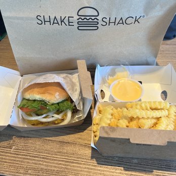 Shake Shack Bay Plaza - Burgers Near Me - Bronx, New York Shake Shack Bay Plaza - Burgers Near Me - Bronx, New York
