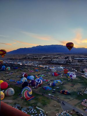 Rainbow Ryders Hot Air Balloon Co. by null