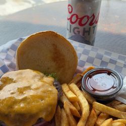 Wave On Lake Conroe - Great burgers !
